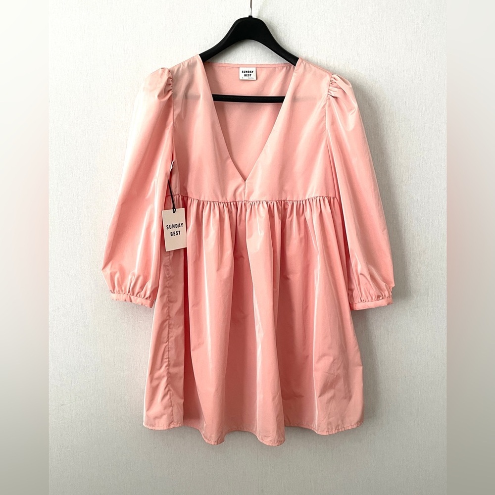Aritzia Sunday Best Jinx Dress in Guava Pink - Picture 4 of 10